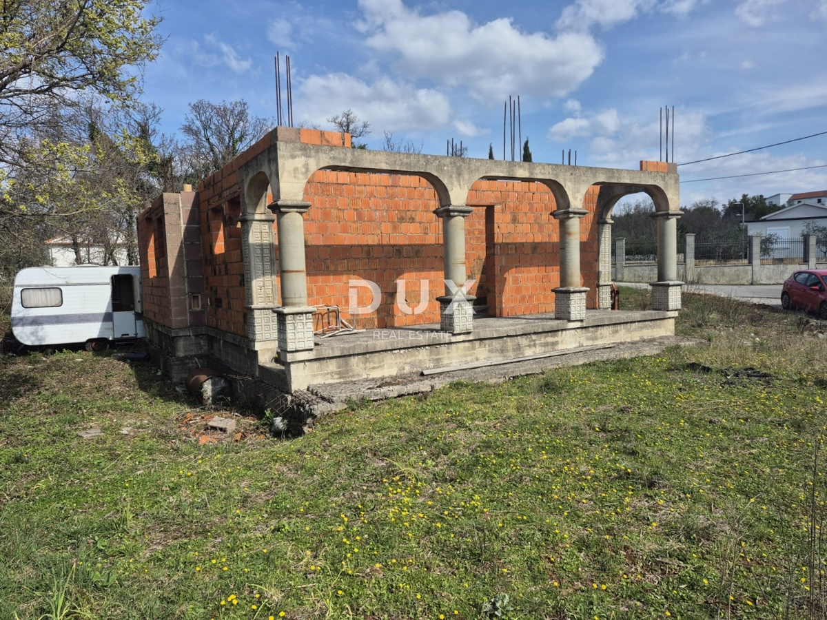 ISOLA DI KRK, DOBRINJ - Casa indipendente in costruzione in vendita a prezzo ridotto.