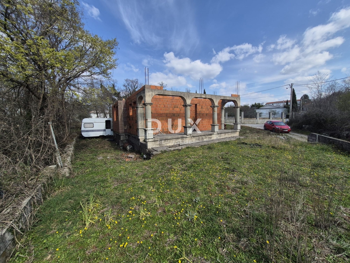 ISOLA DI KRK, DOBRINJ - Casa indipendente in costruzione in vendita a prezzo ridotto.