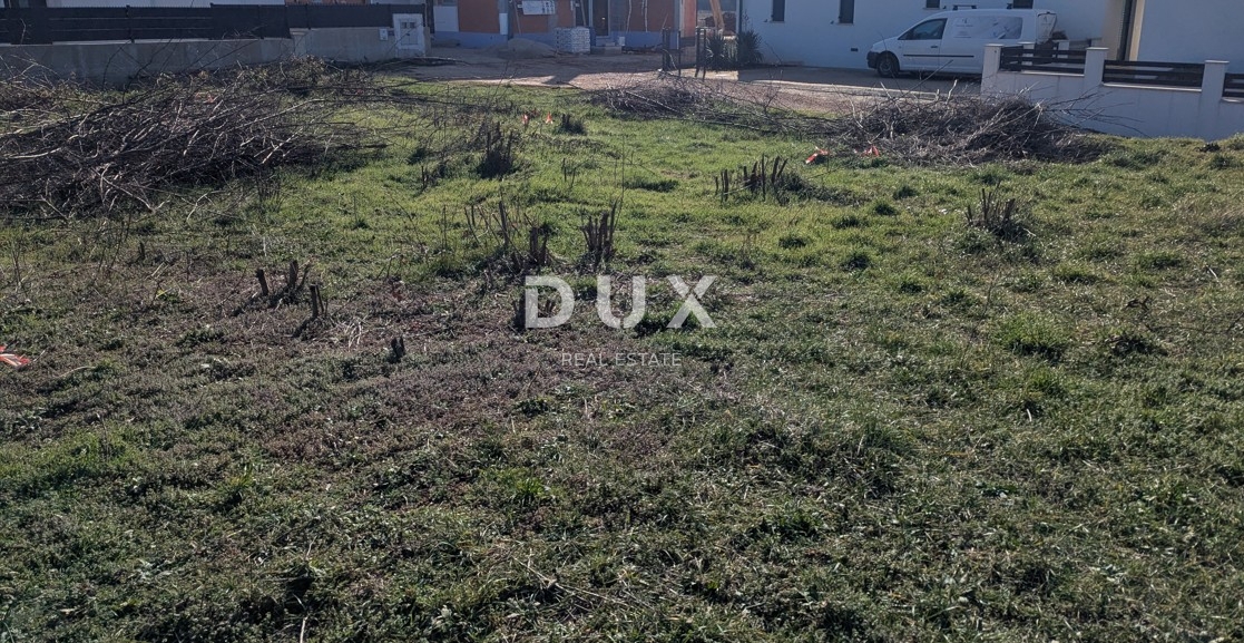 ISTRIA, KRNICA (vicino a Marčana) - terreno edificabile con permesso e progetto validi, immediatamente pronto per la costruzione!