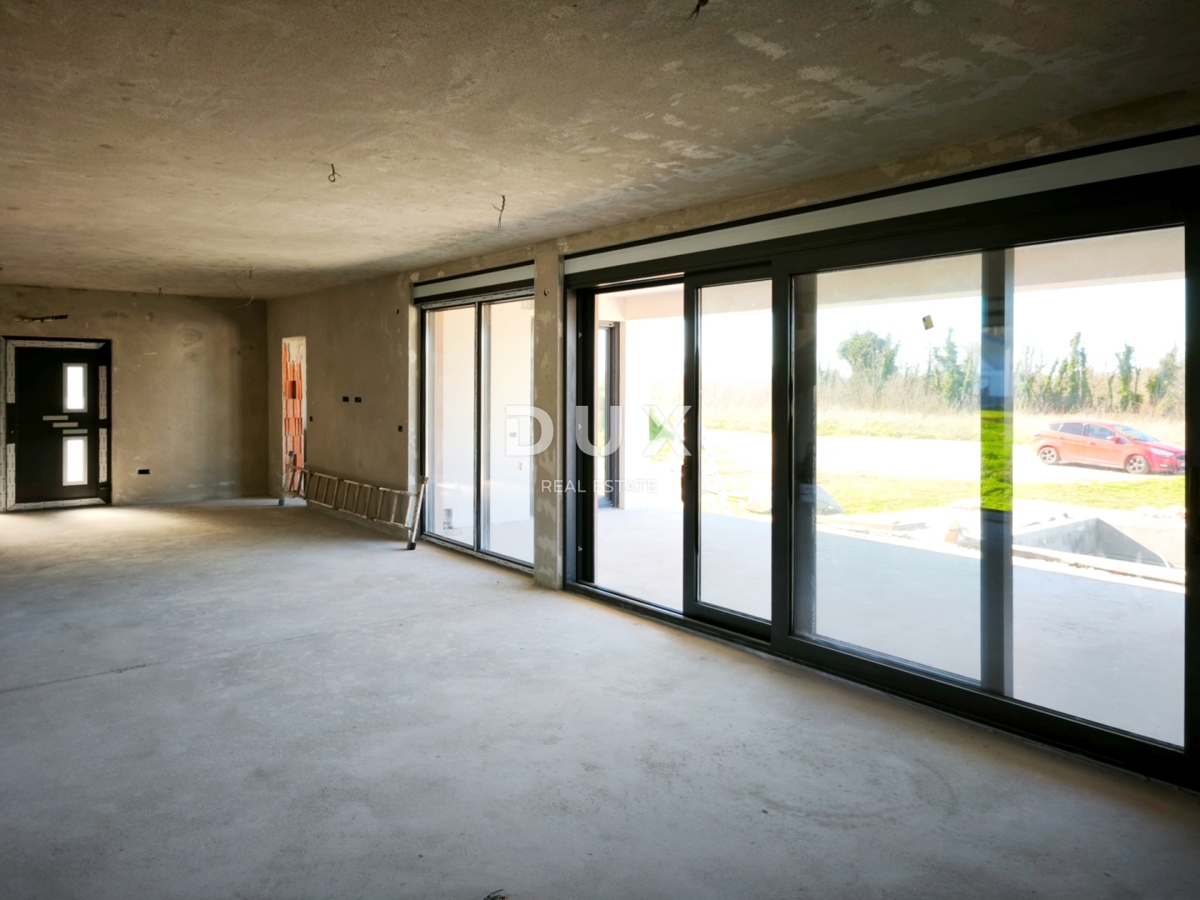 ISTRIA, MARČANA - Casa moderna con piscina ai margini del villaggio