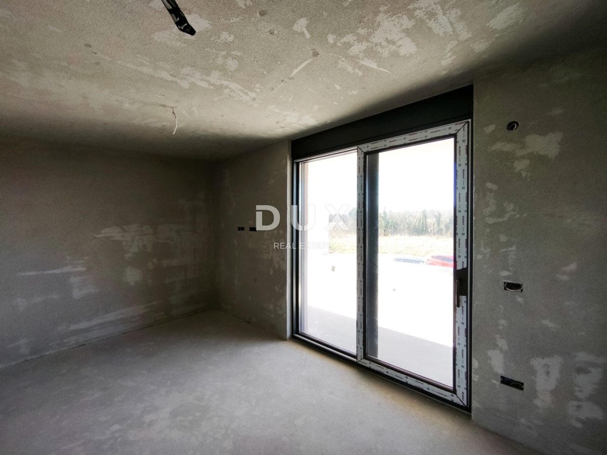 ISTRIA, MARČANA - Casa moderna con piscina ai margini del villaggio