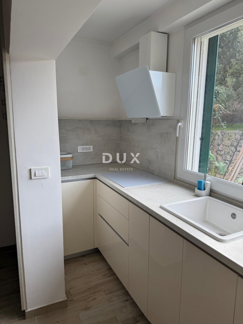 ISOLA DI VIS, VIS - Appartamento in seconda fila dal lungomare, completamente ristrutturato e arredato