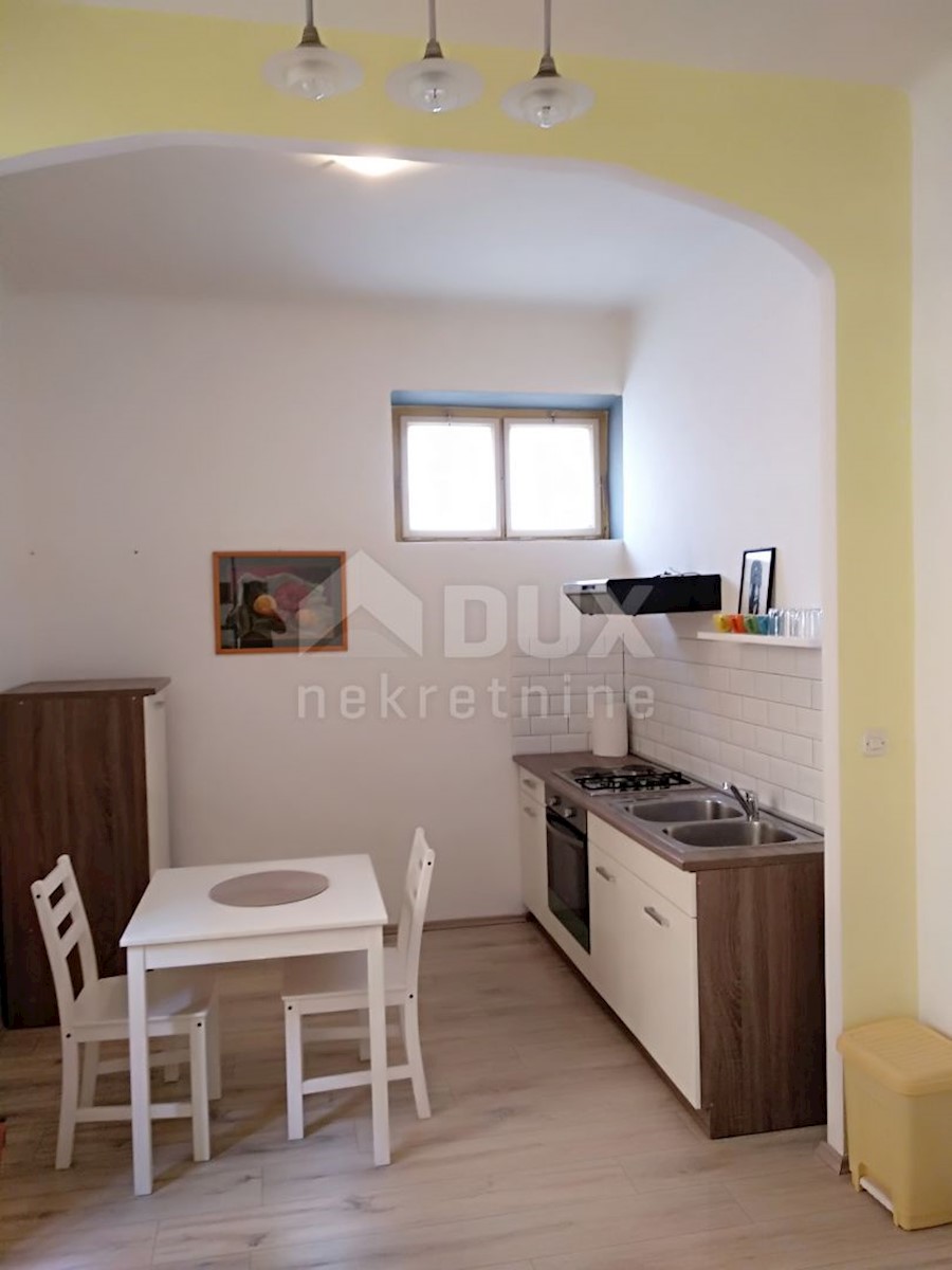 OPATIJA, CENTRO - Appartamento 100 m2 diviso in due appartamenti