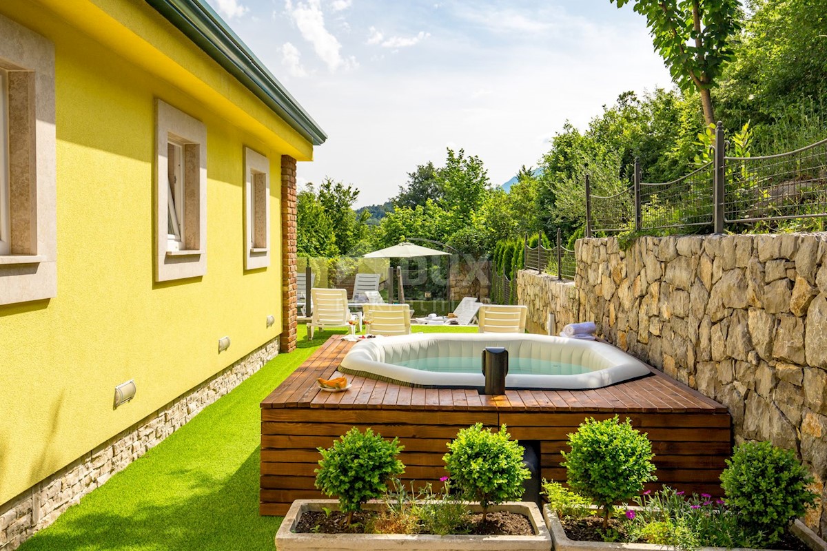 OPATIJA, BREGI - Nuova villa in stile mediterraneo con due unità abitative, piscina, foresteria, taverna e parco giochi per bambini