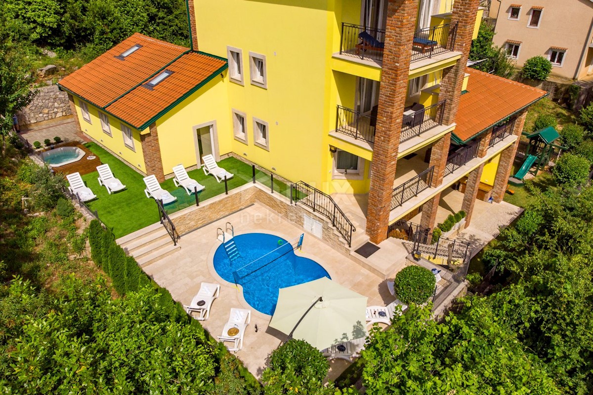 OPATIJA, BREGI - Nuova villa in stile mediterraneo con due unità abitative, piscina, foresteria, taverna e parco giochi per bambini
