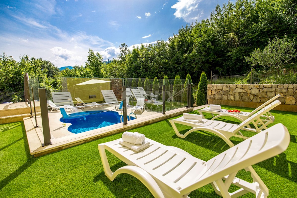 OPATIJA, BREGI - Nuova villa in stile mediterraneo con due unità abitative, piscina, foresteria, taverna e parco giochi per bambini