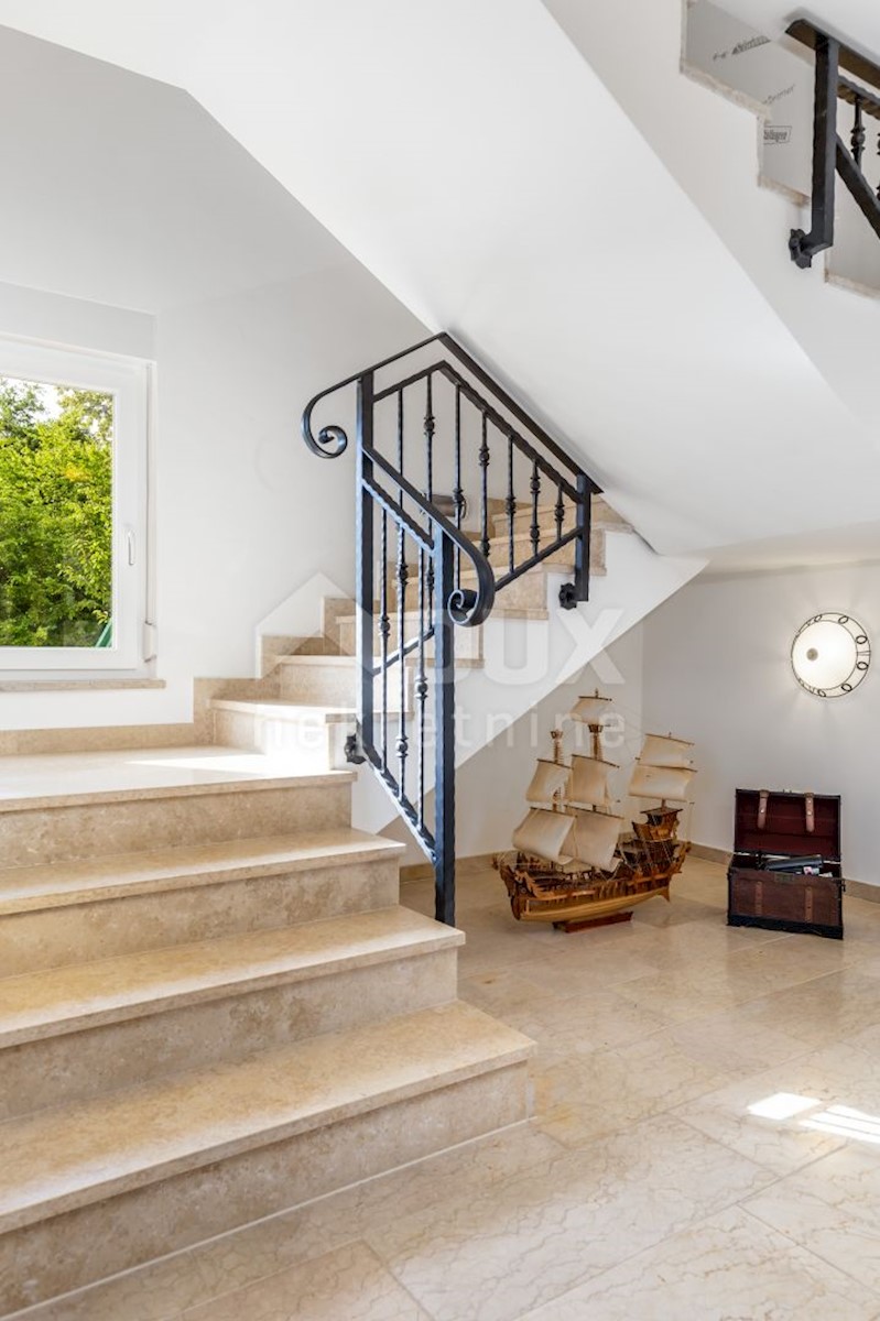 OPATIJA, BREGI - Nuova villa in stile mediterraneo con due unità abitative, piscina, foresteria, taverna e parco giochi per bambini
