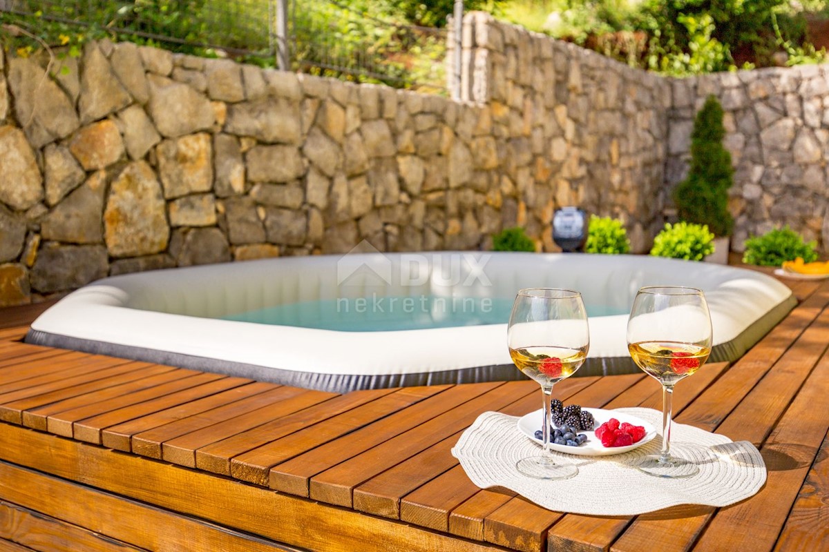 OPATIJA, BREGI - Nuova villa in stile mediterraneo con due unità abitative, piscina, foresteria, taverna e parco giochi per bambini