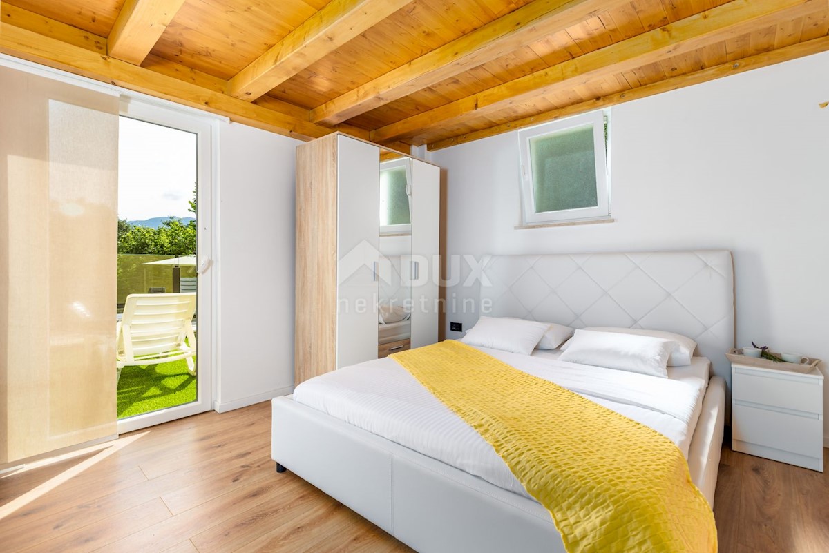 OPATIJA, BREGI - Nuova villa in stile mediterraneo con due unità abitative, piscina, foresteria, taverna e parco giochi per bambini