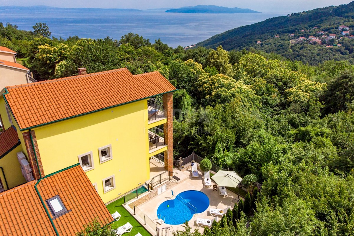 OPATIJA, BREGI - Nuova villa in stile mediterraneo con due unità abitative, piscina, foresteria, taverna e parco giochi per bambini