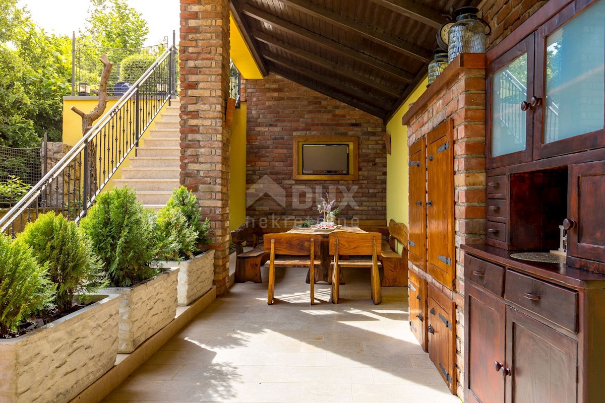 OPATIJA, BREGI - Nuova villa in stile mediterraneo con due unità abitative, piscina, foresteria, taverna e parco giochi per bambini
