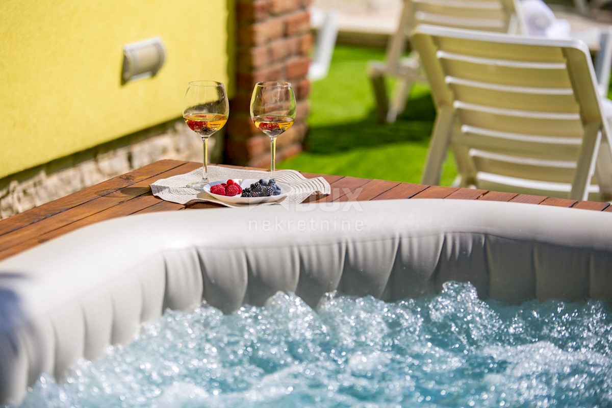 OPATIJA, BREGI - Nuova villa in stile mediterraneo con due unità abitative, piscina, foresteria, taverna e parco giochi per bambini