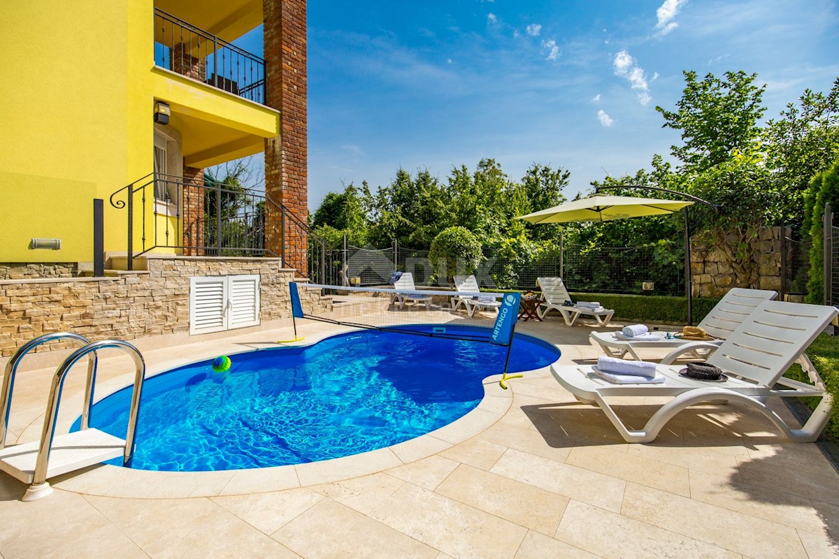 OPATIJA, BREGI - Nuova villa in stile mediterraneo con due unità abitative, piscina, foresteria, taverna e parco giochi per bambini
