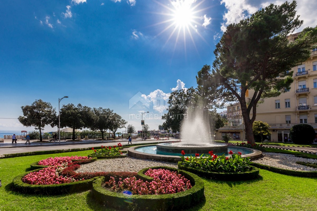 OPATIJA, BREGI - Nuova villa in stile mediterraneo con due unità abitative, piscina, foresteria, taverna e parco giochi per bambini
