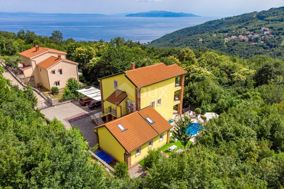 OPATIJA, BREGI - Nuova villa in stile mediterraneo con due unità abitative, piscina, foresteria, taverna e parco giochi per bambini