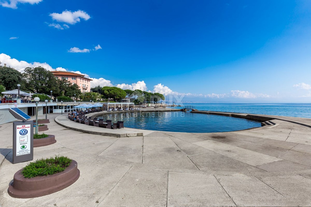 OPATIJA, BREGI - Nuova villa in stile mediterraneo con due unità abitative, piscina, foresteria, taverna e parco giochi per bambini