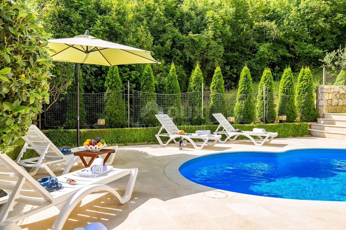 OPATIJA, BREGI - Nuova villa in stile mediterraneo con due unità abitative, piscina, foresteria, taverna e parco giochi per bambini