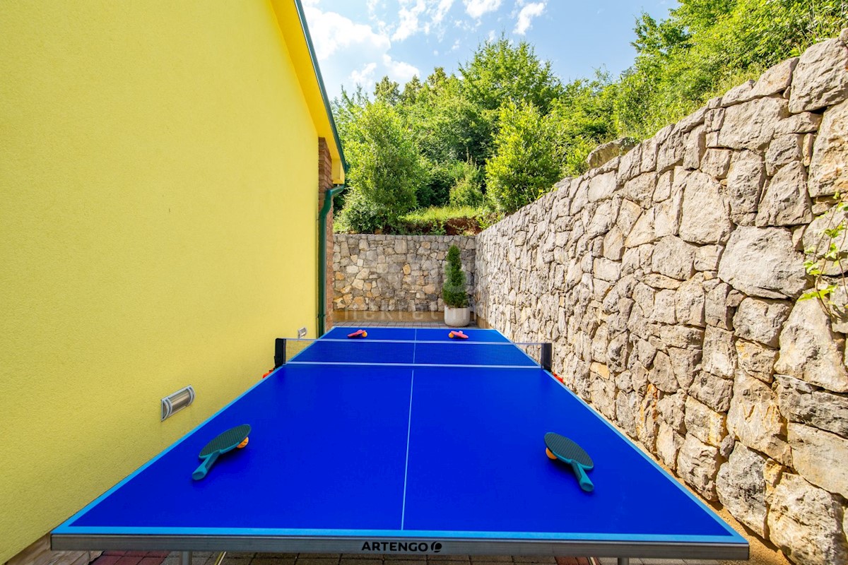 OPATIJA, BREGI - Nuova villa in stile mediterraneo con due unità abitative, piscina, foresteria, taverna e parco giochi per bambini