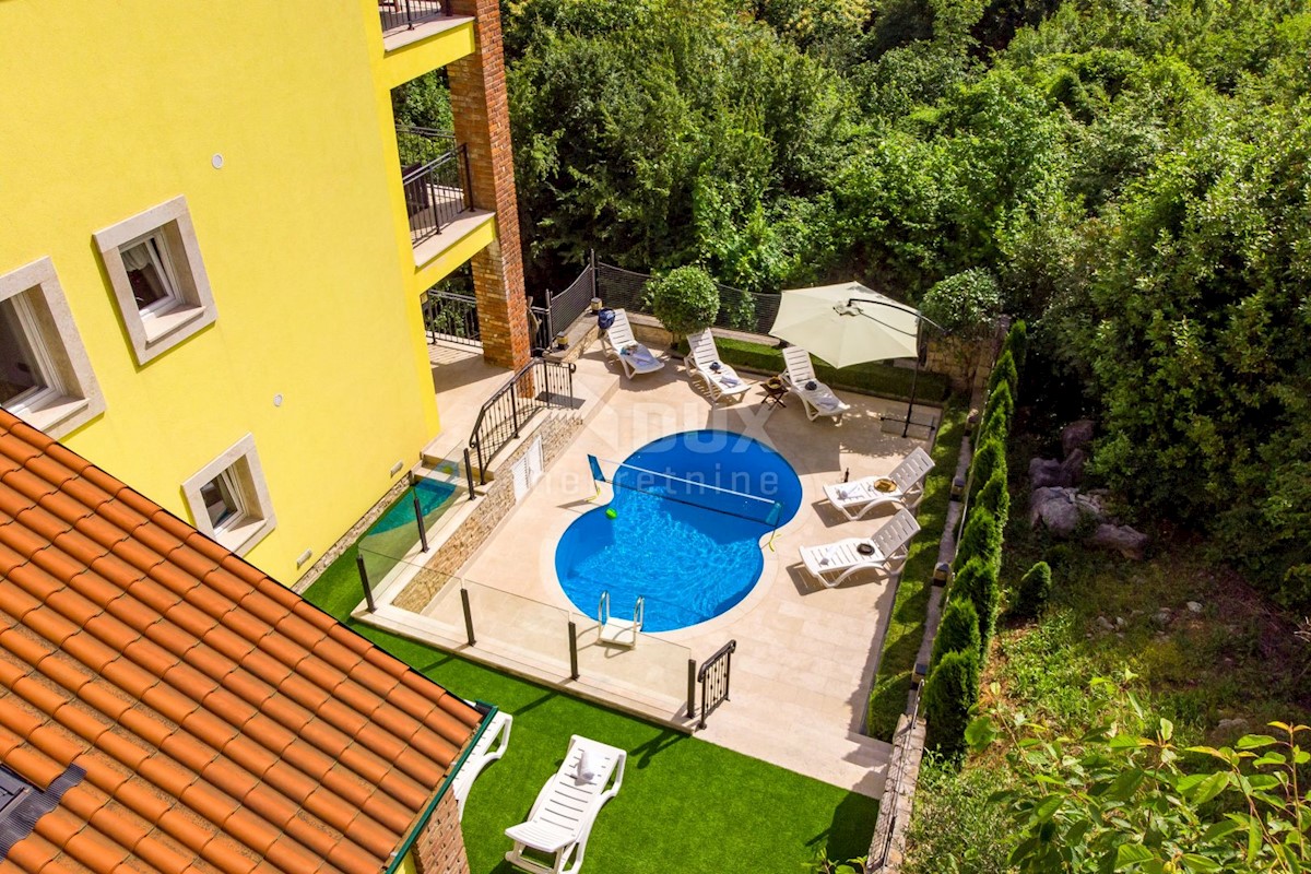 OPATIJA, BREGI - Nuova villa in stile mediterraneo con due unità abitative, piscina, foresteria, taverna e parco giochi per bambini