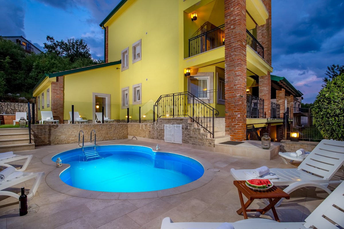 OPATIJA, BREGI - Nuova villa in stile mediterraneo con due unità abitative, piscina, foresteria, taverna e parco giochi per bambini