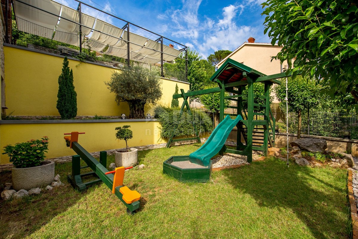 OPATIJA, BREGI - Nuova villa in stile mediterraneo con due unità abitative, piscina, foresteria, taverna e parco giochi per bambini