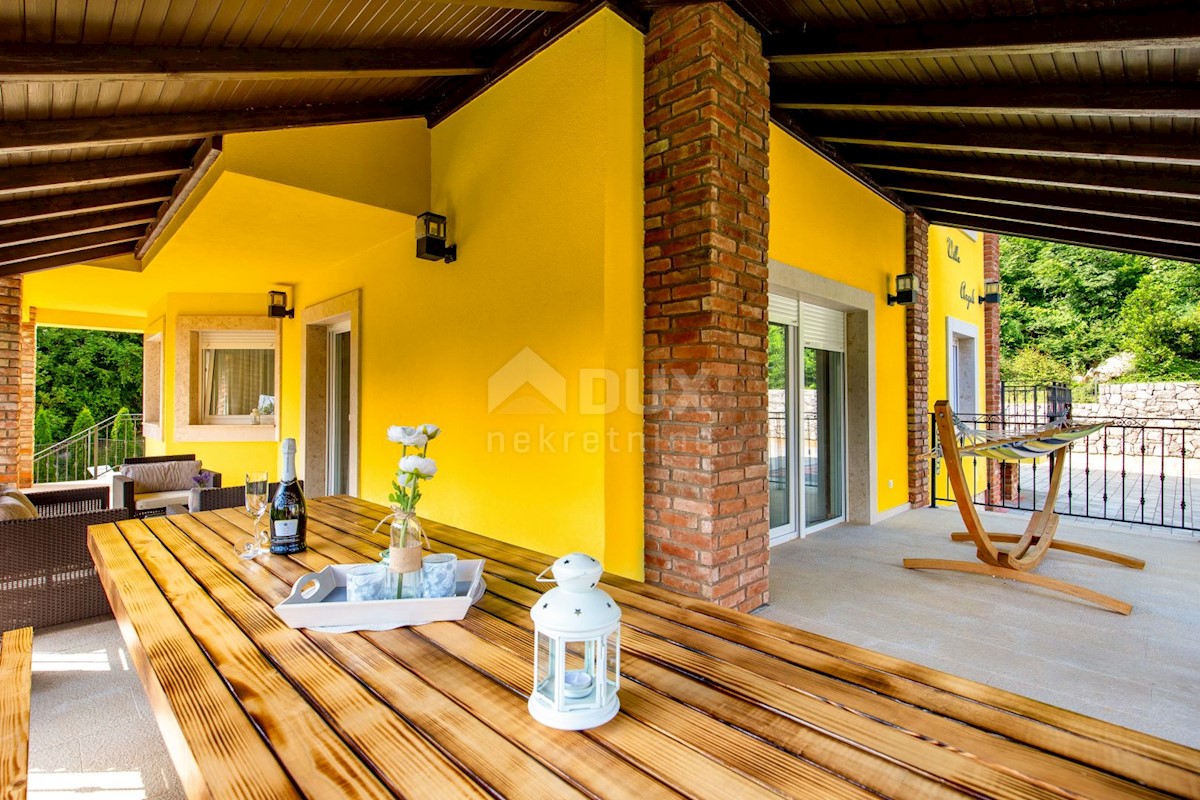 OPATIJA, BREGI - Nuova villa in stile mediterraneo con due unità abitative, piscina, foresteria, taverna e parco giochi per bambini