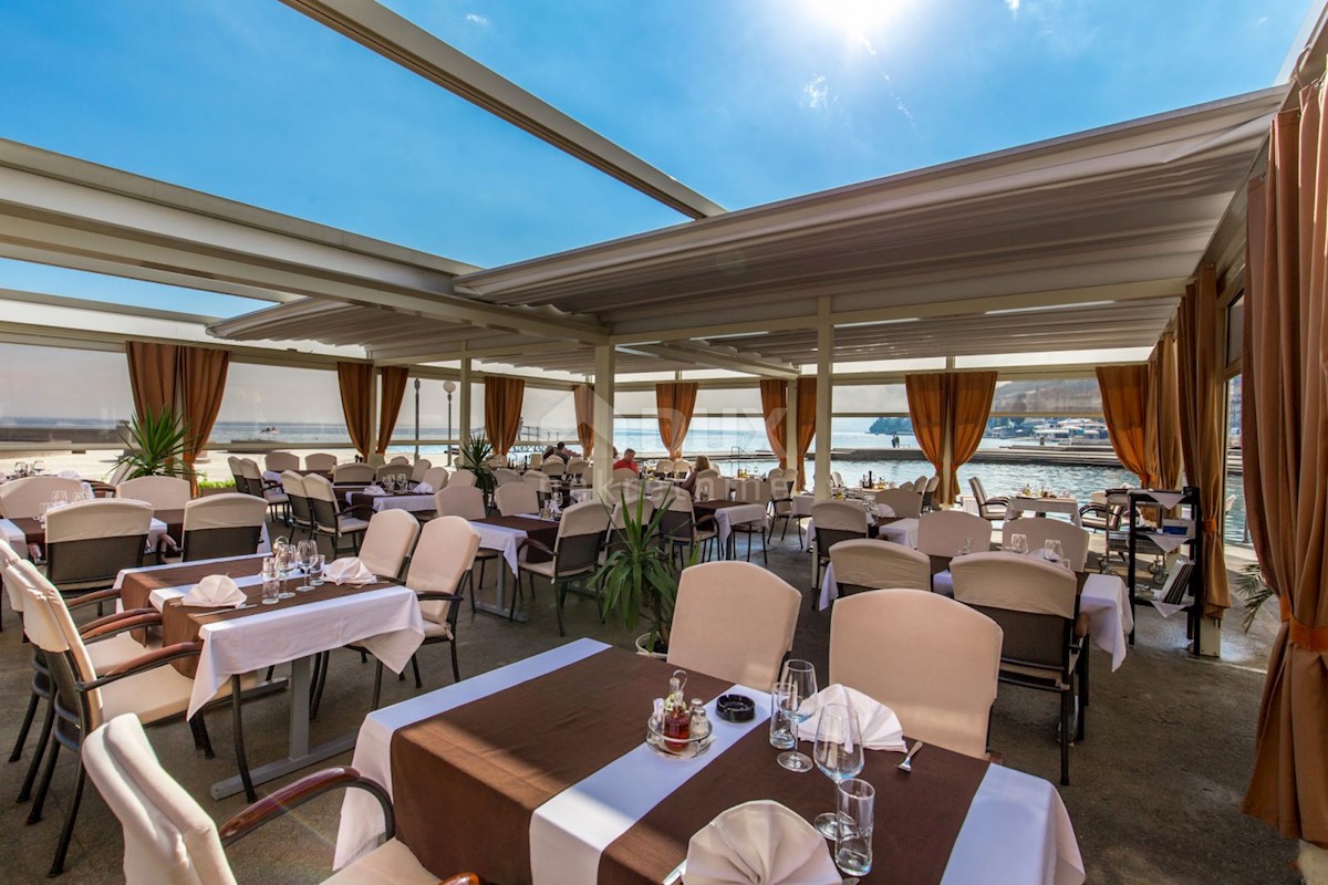 OPATIJA, BREGI - Nuova villa in stile mediterraneo con due unità abitative, piscina, foresteria, taverna e parco giochi per bambini