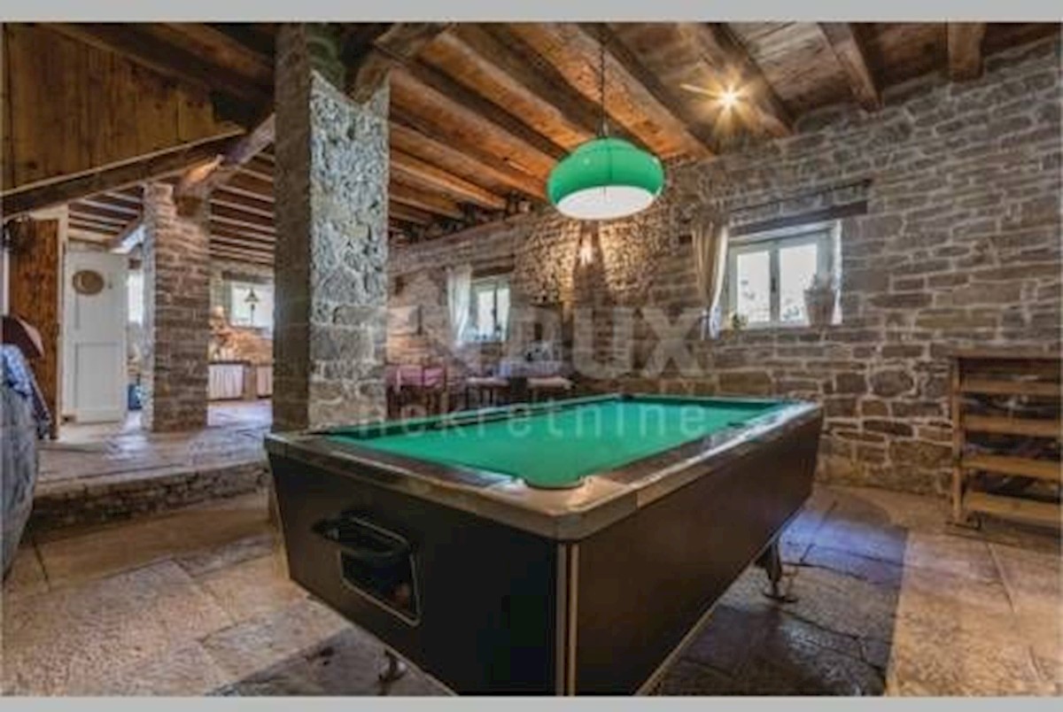 ISTRIA, OPRTALJ, LIVADE - casa con piscina e vista su Montona!