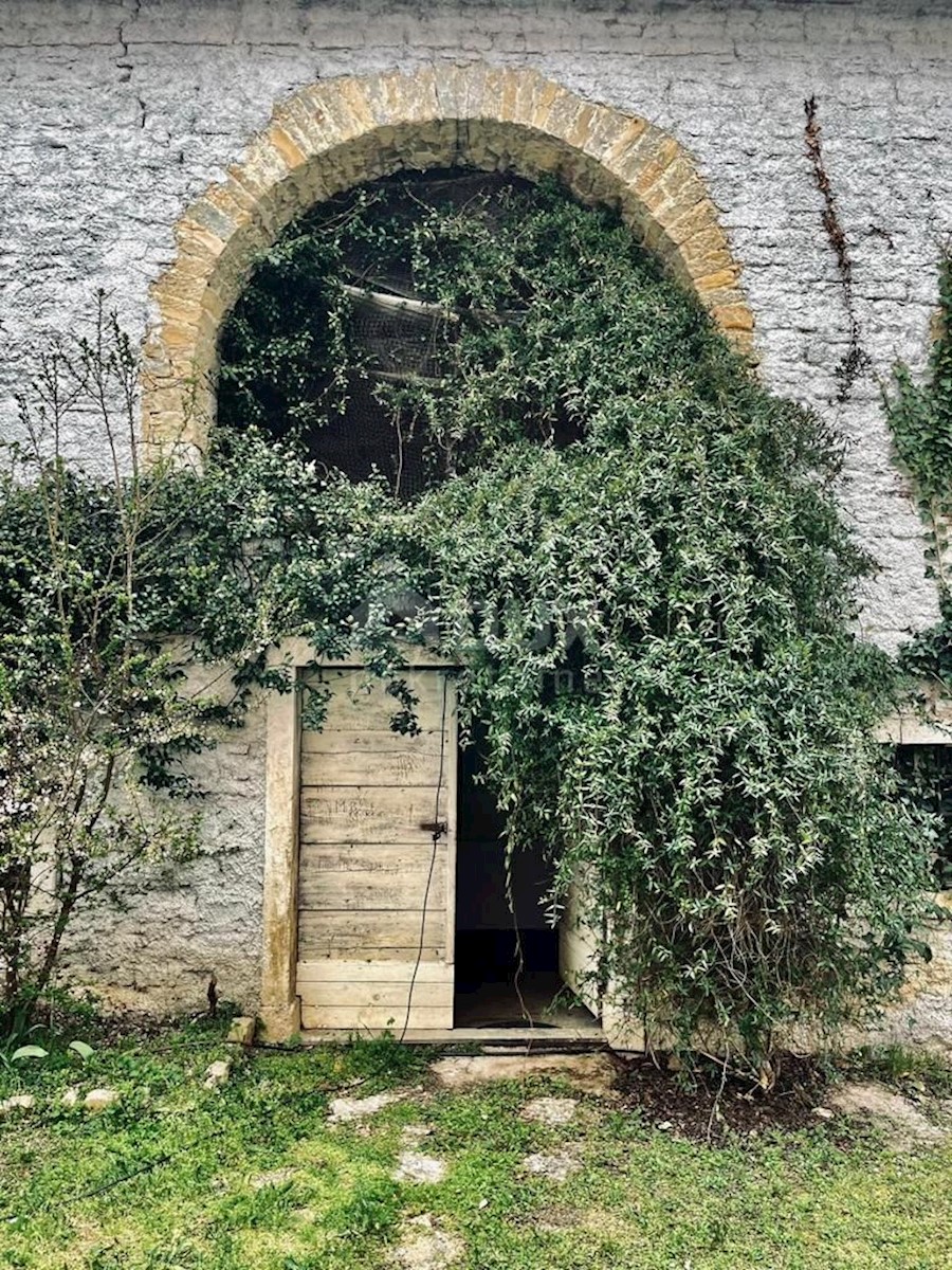 ISTRIA, OPRTALJ, LIVADE - casa con piscina e vista su Montona!