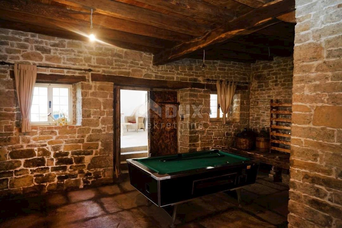 ISTRIA, OPRTALJ, LIVADE - casa con piscina e vista su Montona!