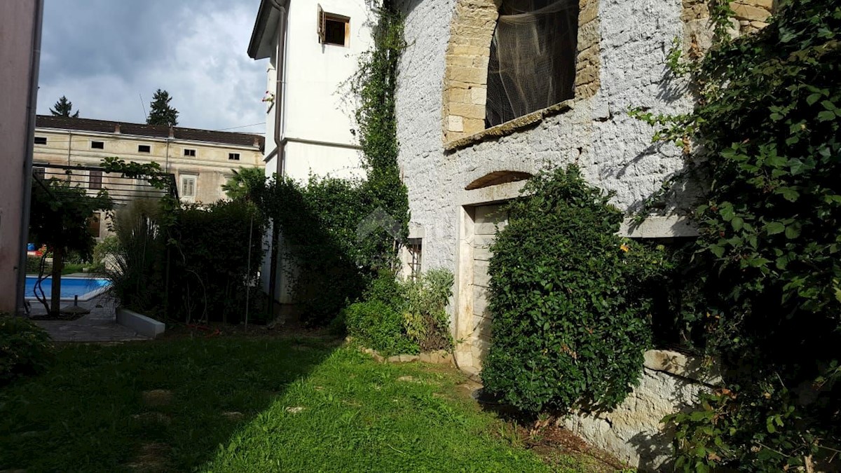 ISTRIA, OPRTALJ, LIVADE - casa con piscina e vista su Montona!