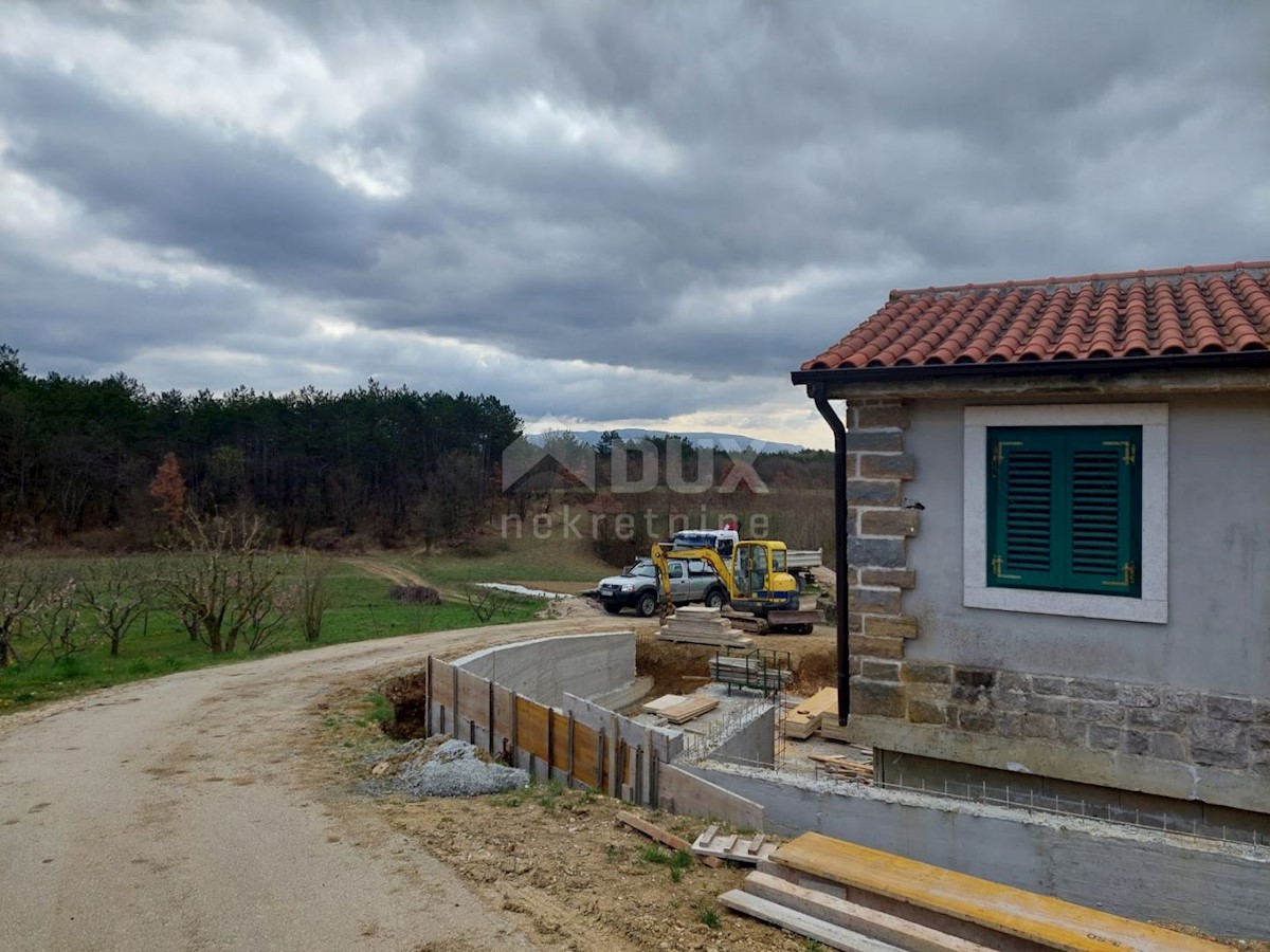 ISTRIA, PAZIN - Casa indipendente con piscina