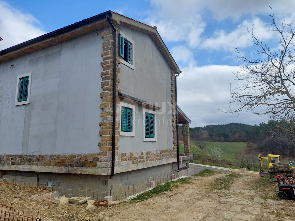 ISTRIA, PAZIN - Casa indipendente con piscina