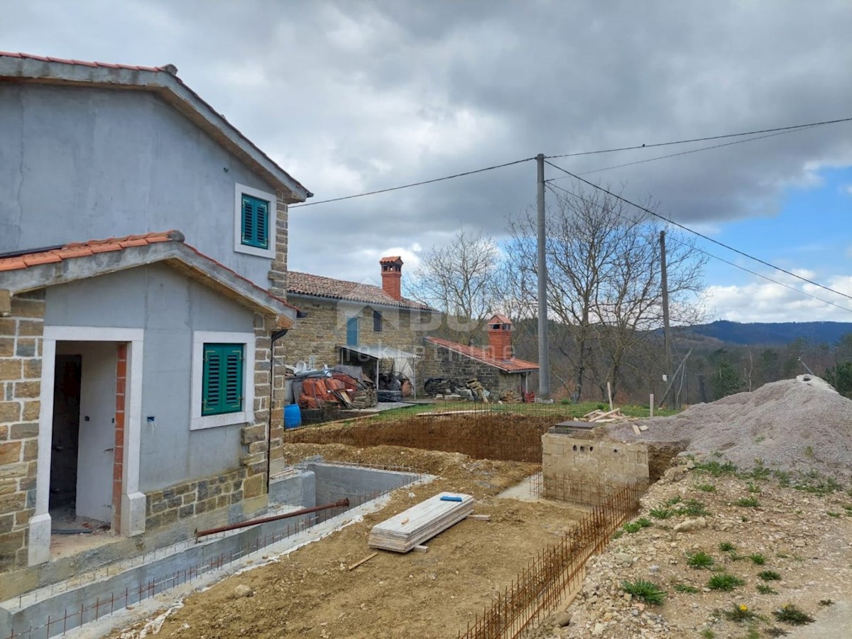 ISTRIA, PAZIN - Casa indipendente con piscina