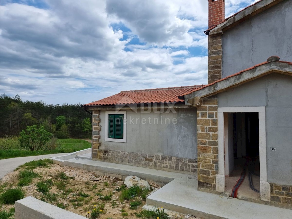 ISTRIA, PAZIN - Casa indipendente con piscina