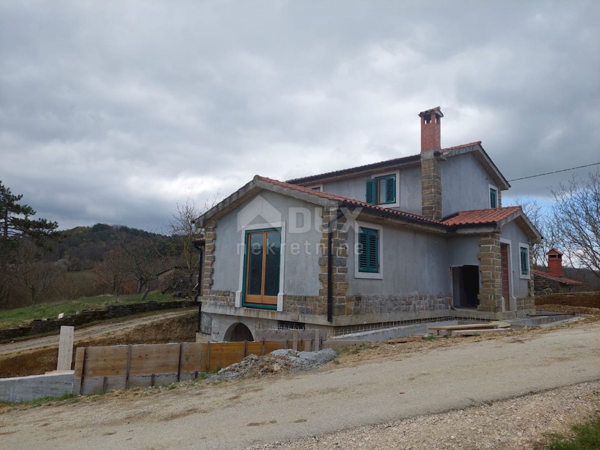 ISTRIA, PAZIN - Casa indipendente con piscina