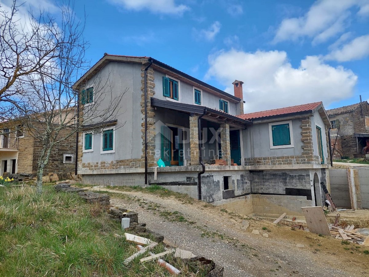 ISTRIA, PAZIN - Casa indipendente con piscina