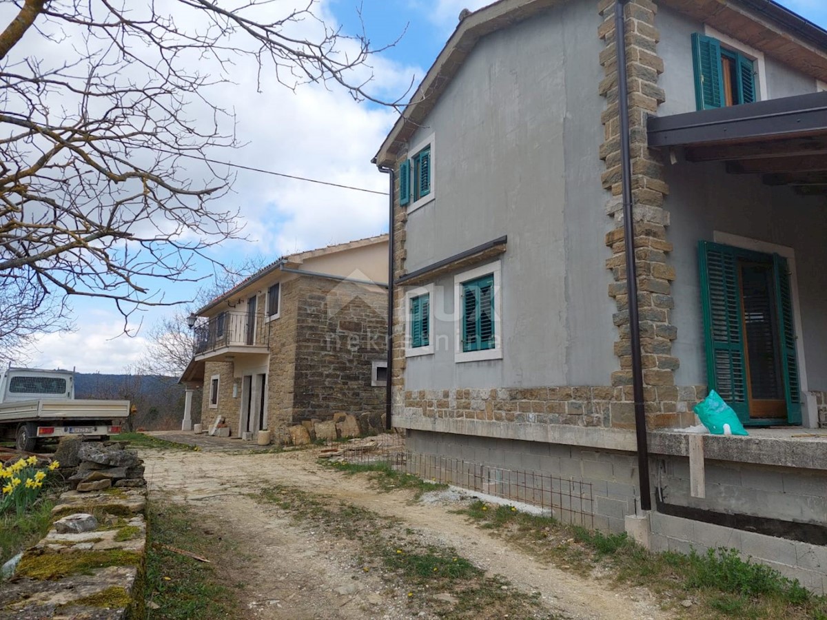 ISTRIA, PAZIN - Casa indipendente con piscina