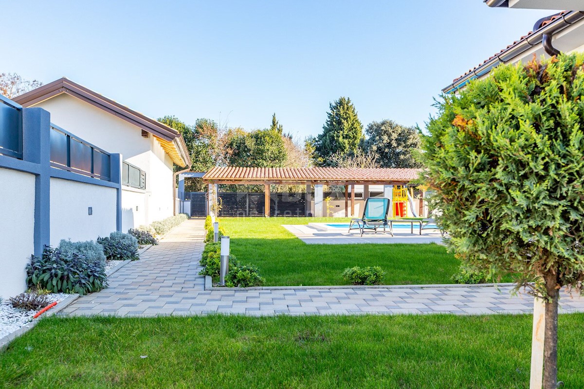 ISTRIA, ŠIŠAN - Casa moderna con piscina e sauna!