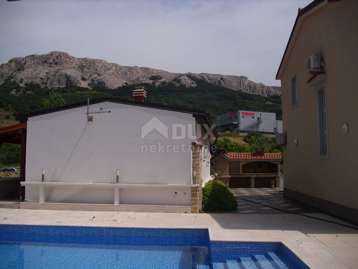 ISOLA DI KRK, BASKA - 4 case con 8 appartamenti e piscina