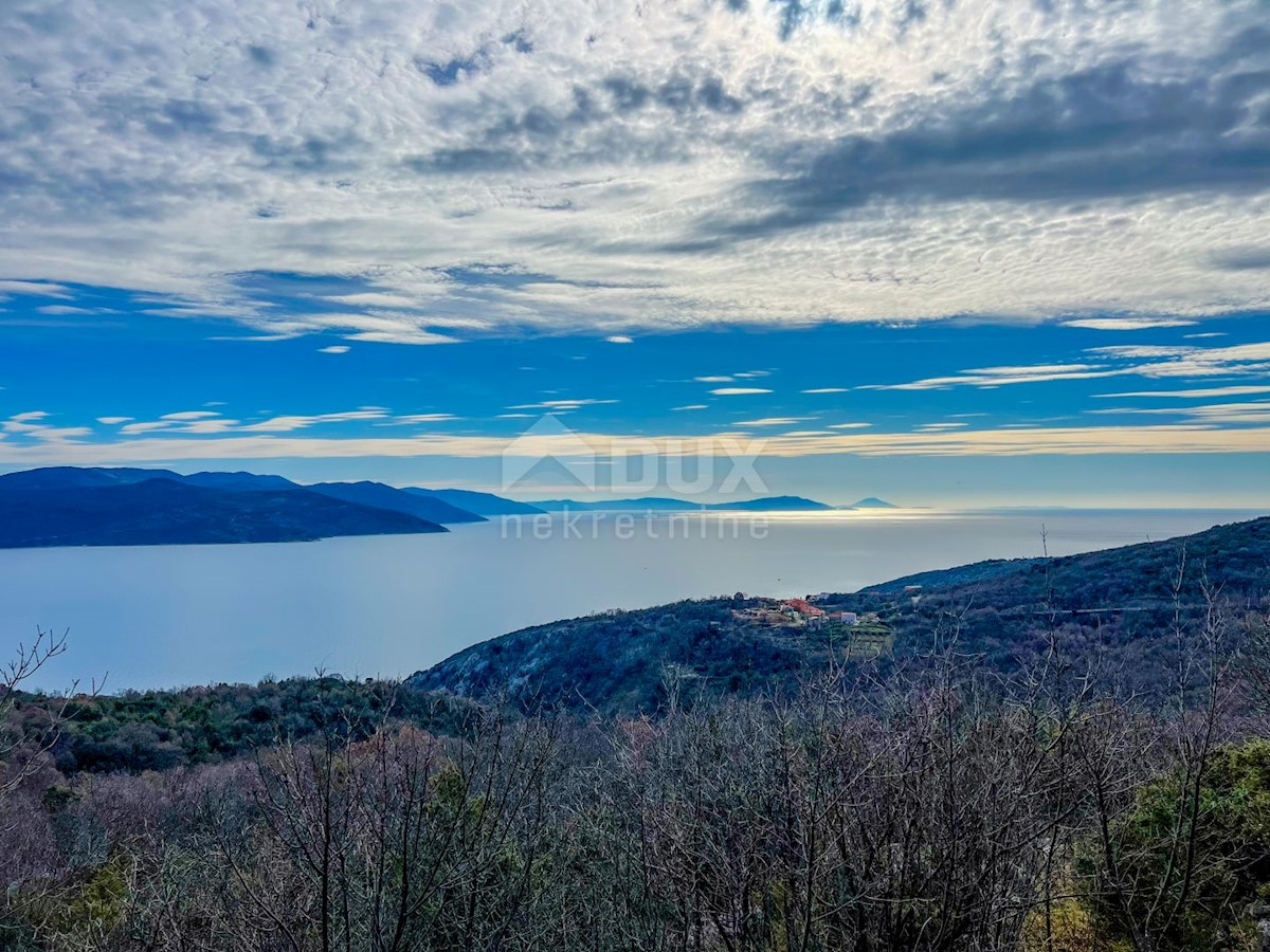 OPATIJA, BRSEČ - 3500m2 - 3 terreni edificabili per la costruzione di ville con piscina, vista mare panoramica