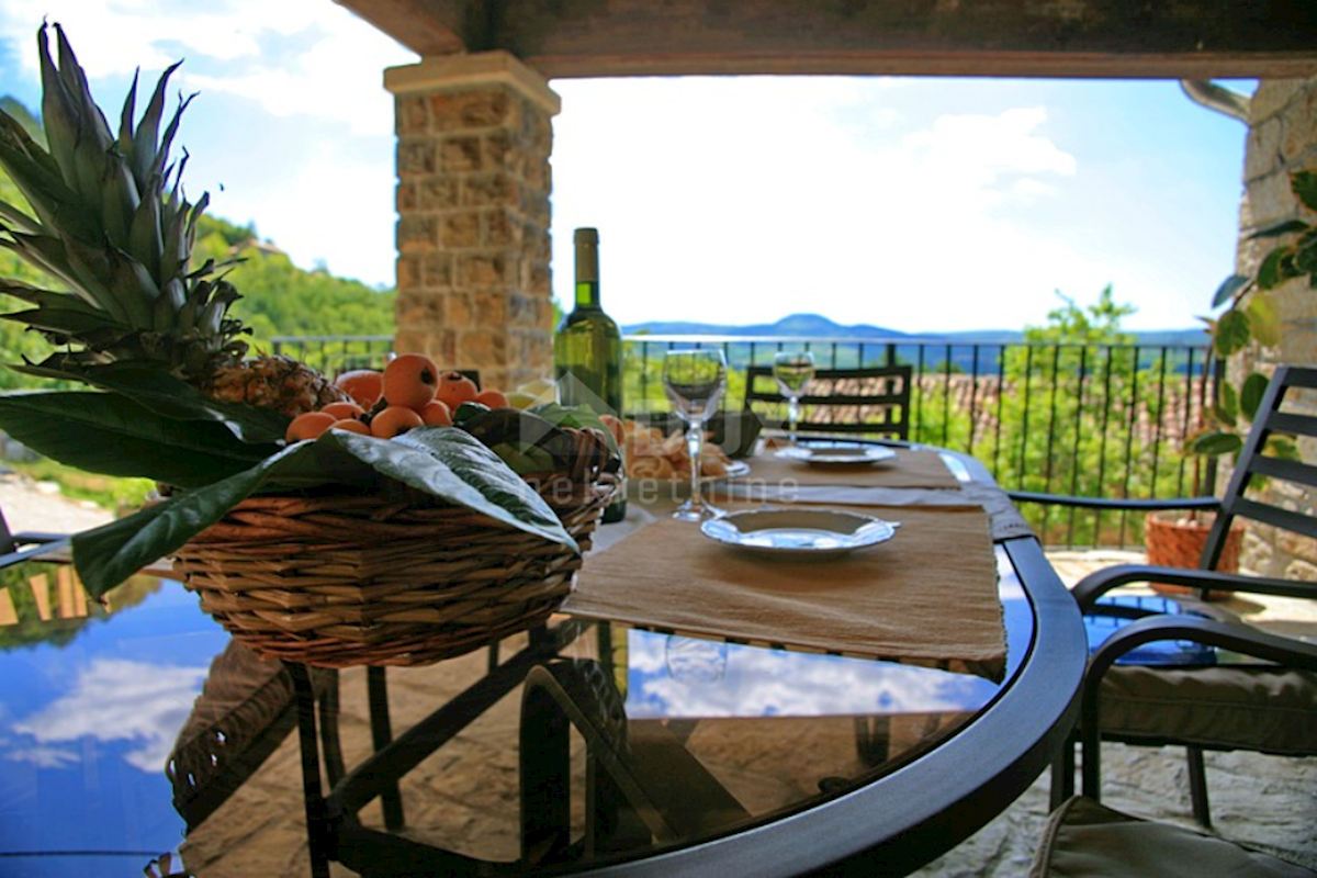 ISTRIA, OPRTALJ - Casa in pietra d'Istria con vista su Montona