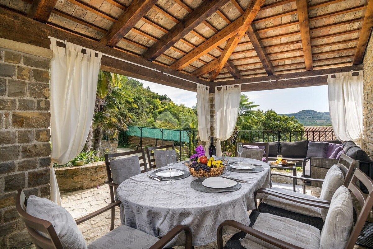 ISTRIA, OPRTALJ - Casa in pietra d'Istria con vista su Montona