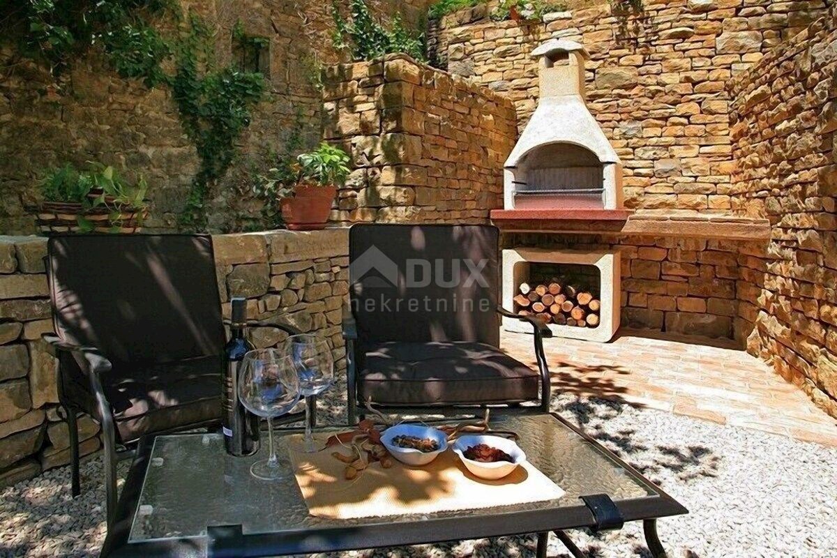 ISTRIA, OPRTALJ - Casa in pietra d'Istria con vista su Montona