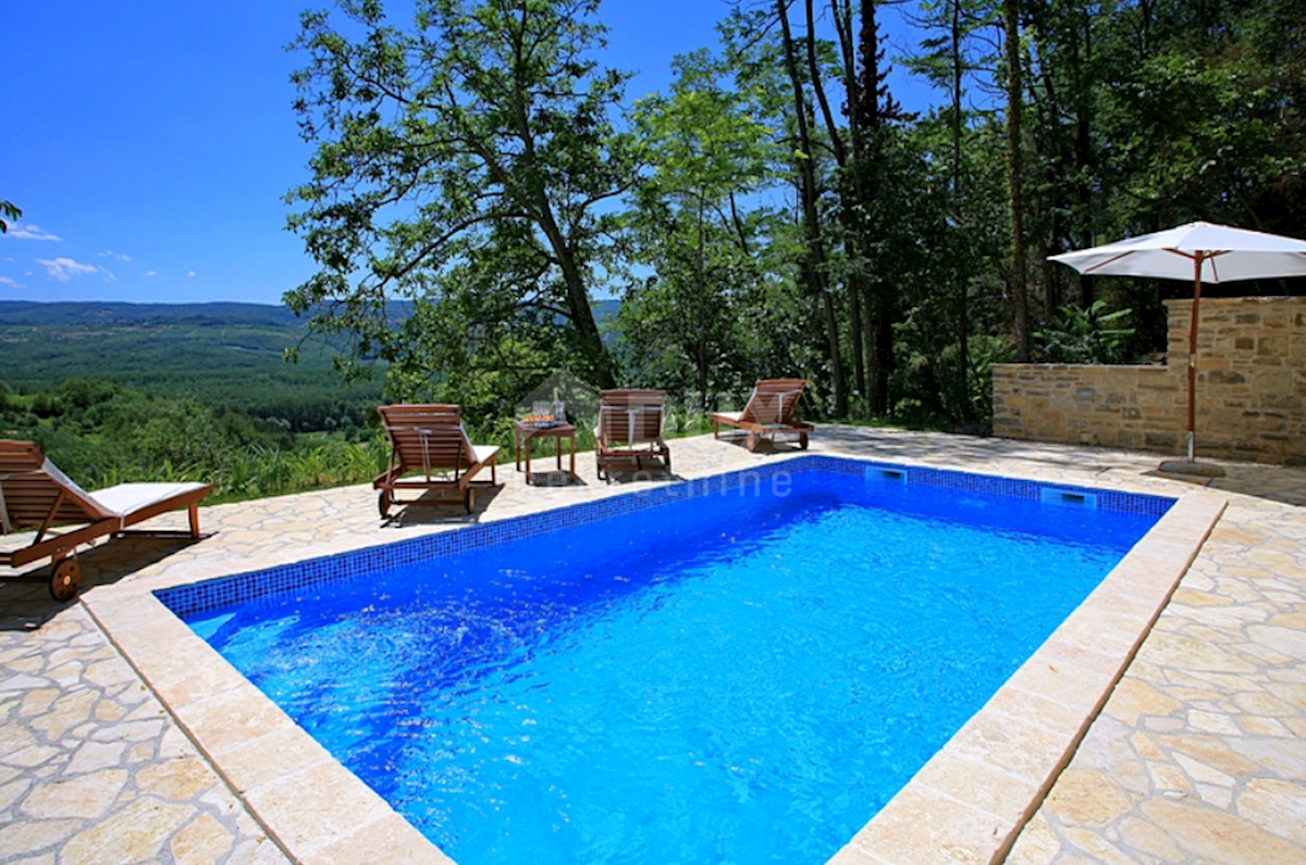 ISTRIA, OPRTALJ - Casa in pietra d'Istria con vista su Montona