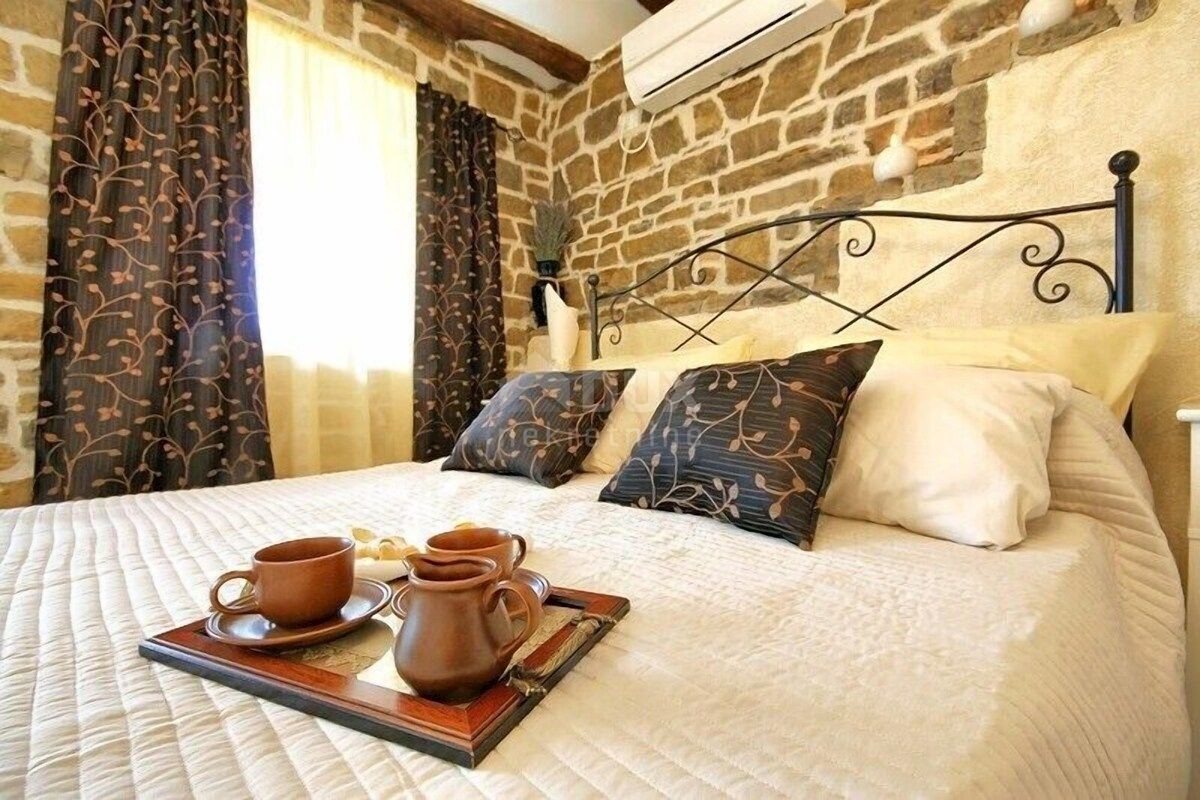 ISTRIA, OPRTALJ - Casa in pietra d'Istria con vista su Montona