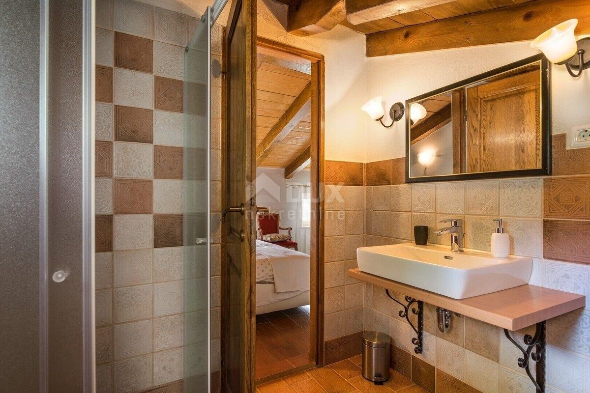ISTRIA, OPRTALJ - Casa in pietra d'Istria con vista su Montona