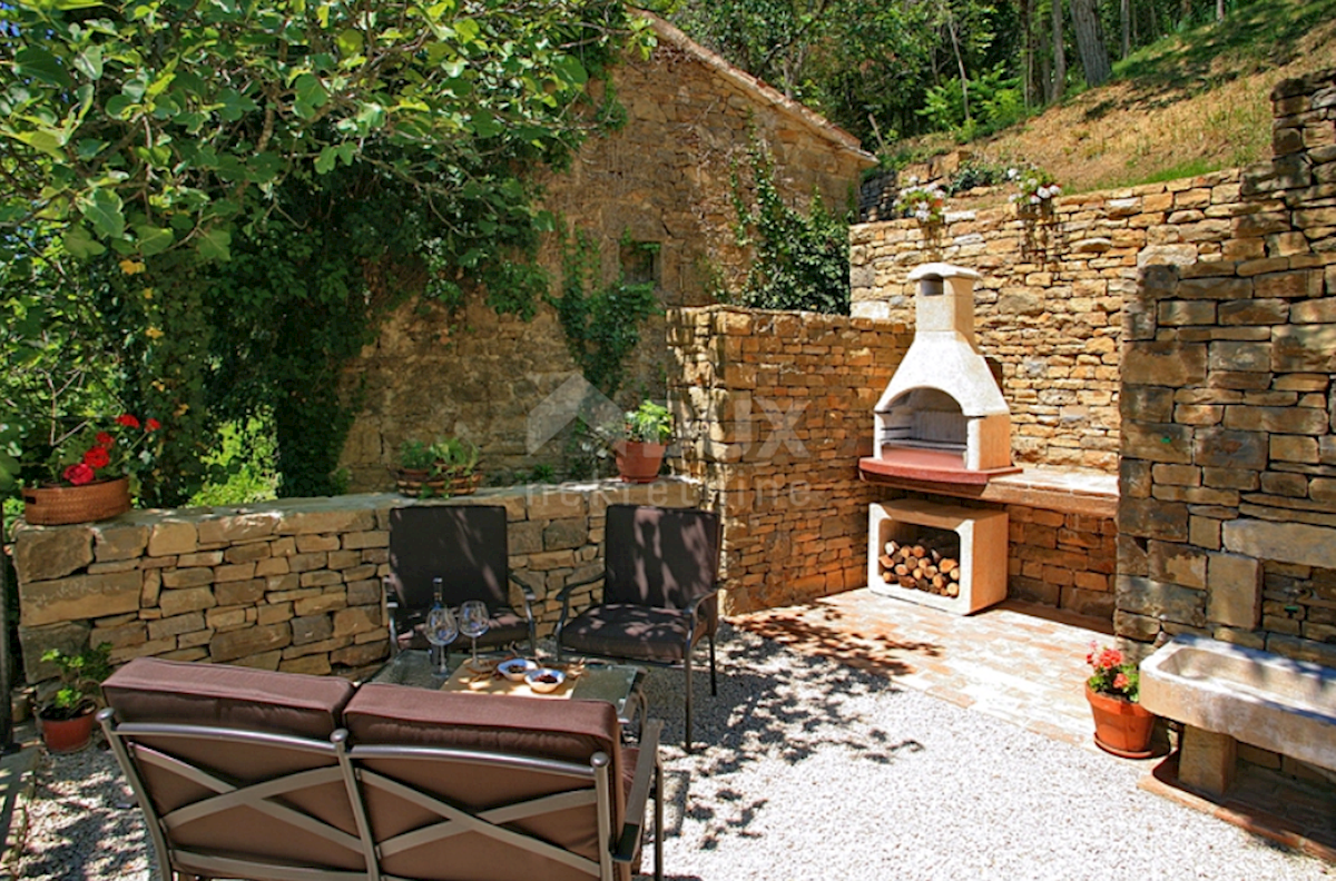 ISTRIA, OPRTALJ - Casa in pietra d'Istria con vista su Montona