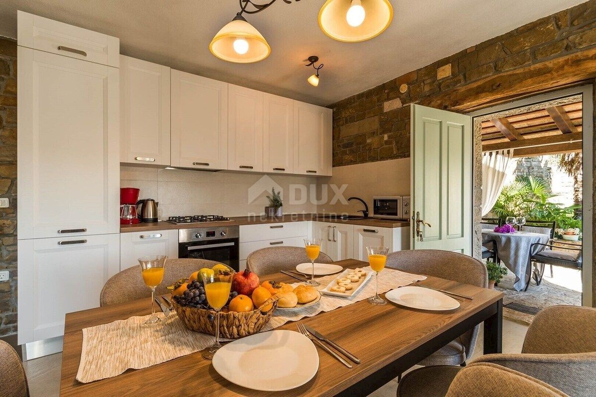 ISTRIA, OPRTALJ - Casa in pietra d'Istria con vista su Montona
