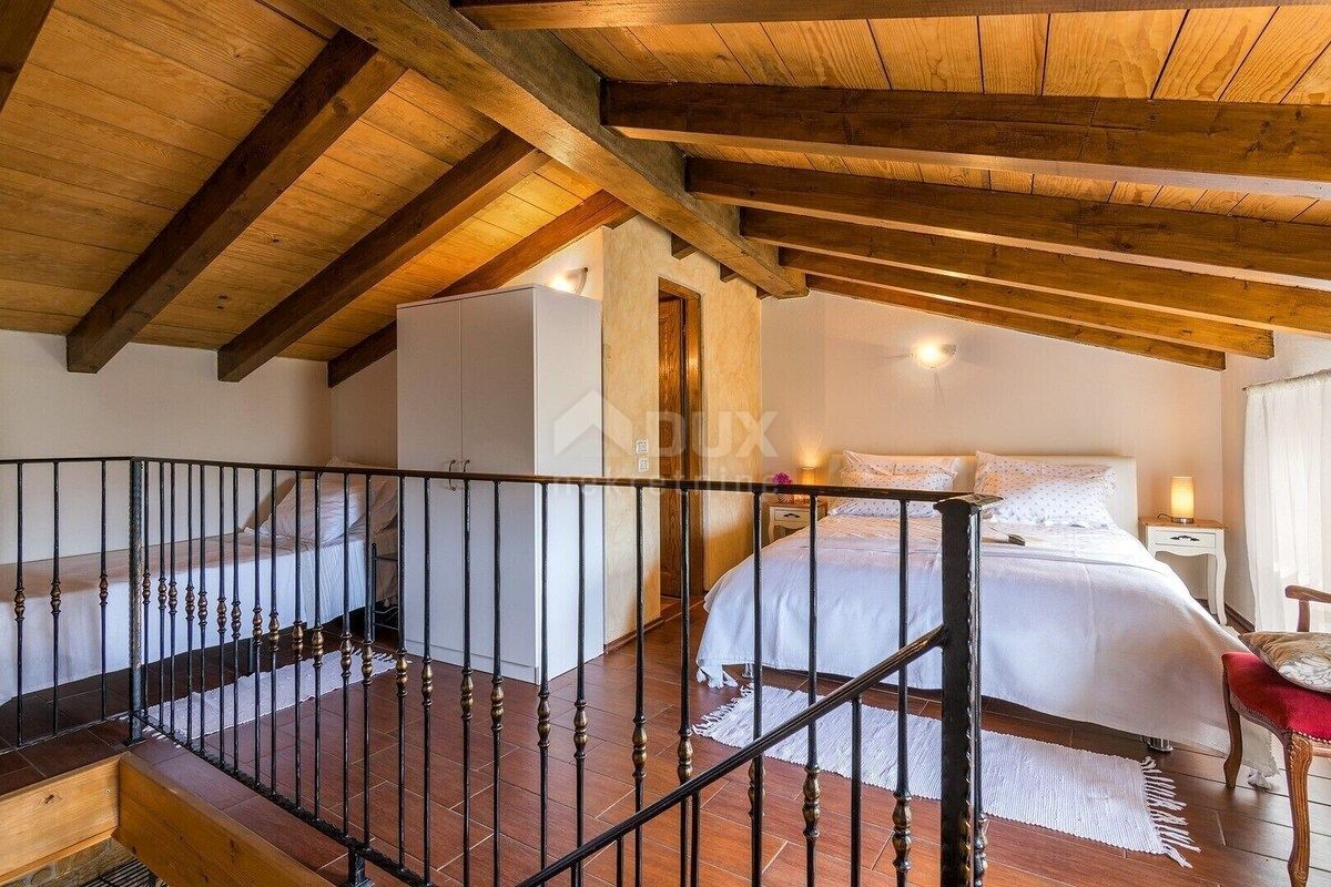 ISTRIA, OPRTALJ - Casa in pietra d'Istria con vista su Montona